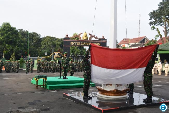 Mantapkan Kualitas Pengabdian, Prajurit Korem 073/Makutarama Laksanakan Upacara Bendera