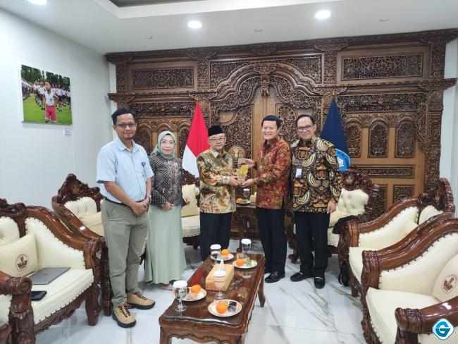 Mendikdasmen Terima Audiensi Bank NTB Syariah, Bahas Penguatan Layanan Keuangan ASN Pendidikan