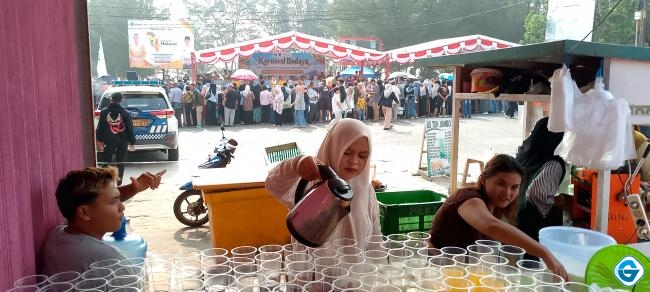 Karnaval Budaya HUT ke-27 Natuna Bawa Berkah bagi Pedagang, Teh Jumbo Ponti Siapkan 1.000 Cup