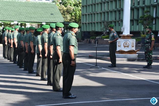 Danrem 073/Makutarama Kolonel Arm Putranto Gatot Sri Handoyo, S.Sos, M.M. Pimpin Apel Bersama