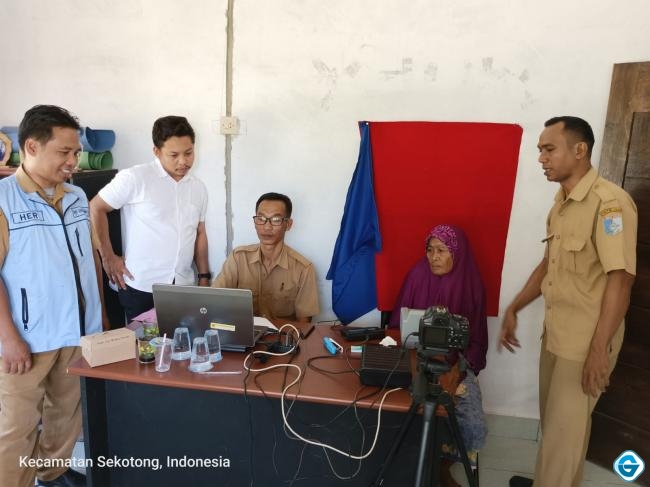 Dukcapil Lombok Barat Jemput Bola Layani Adminduk ke Desa