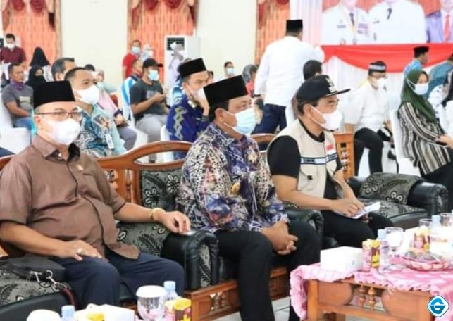 Bersama Sekwan, Ketua DPRD Tanbu, H Supiansyah Hadiri Vaksinasi Bergerak Covid-19