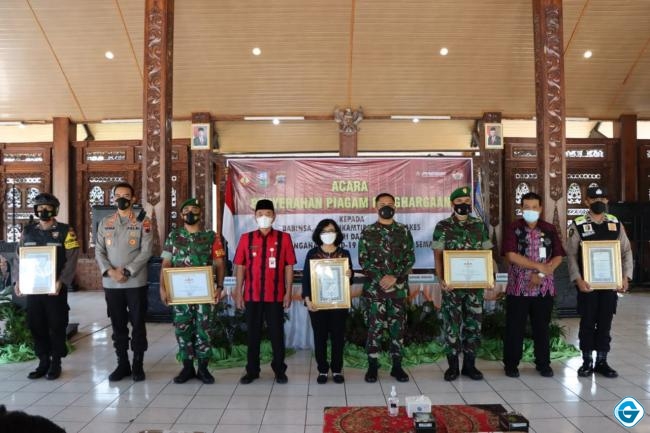 Ratusan Babinsa, Bhabinkamtibmas dan Nakes di Kabupaten Semarang Terima Penghargaan