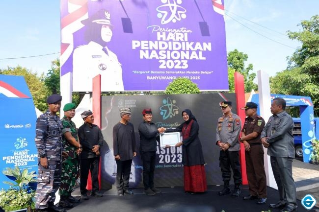  Hardiknas, Bupati Ipuk Luncurkan Puluhan Desa Rintisan Tuntas Wajib Belajar 12 Tahun