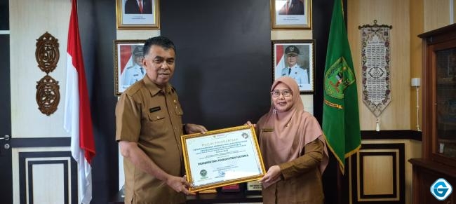 Bupati Natuna Kembali Terima Penghargaan dari Ombudsman Terkait Pelayanan Publik