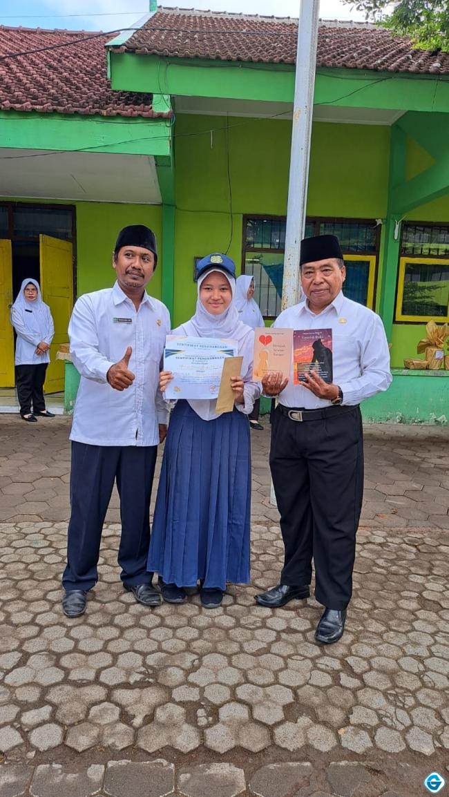 SISWI MTSN 1 BANYUWANGI RAIH JUARA NASIONAL MENULIS PUISI DAN CERPEN