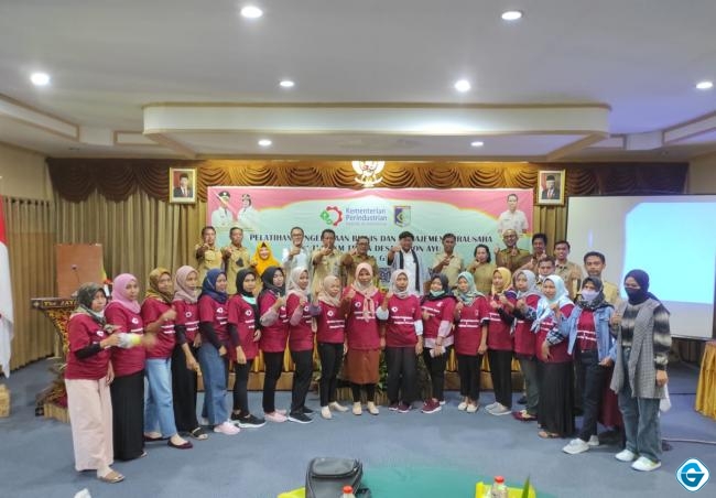 20 IKM Tenun Desa Kebun Ayu Ikuti Pelatihan Wirausaha dari Disperindag Lombok Barat