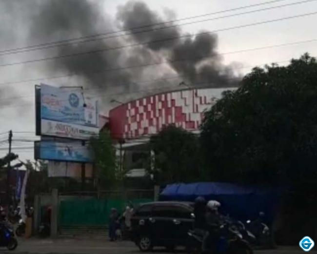 Kebakaran di Swalayan Aneka Jaya, Satu Orang Meninggal