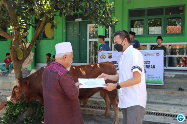 Kapolres Semarang Salurkan 11 Hewan Qurban ke Ponpes, Panti Asuhan dan Mushola