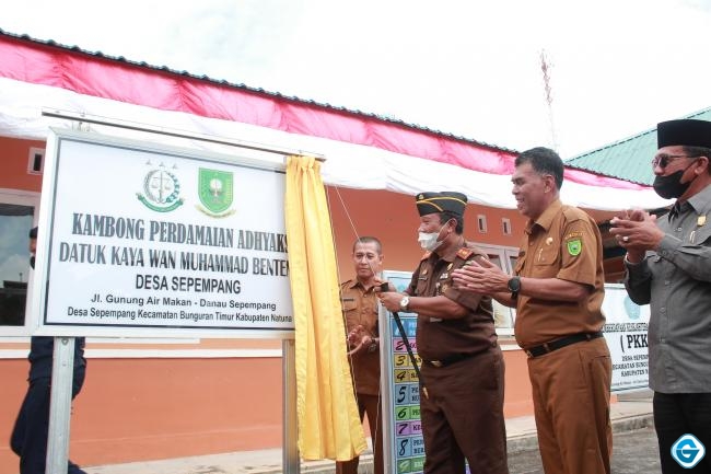 Perdana di Natuna, Kejari Ranai Launching Kambong Perdamaian Adhyaksa Datuk Kaya Wan M. Benteng Desa Sepempang