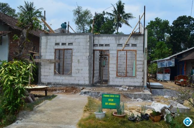 Salah Satu Sasaran Rehab RTLH TMMD, Rumah Juari Tinggal Pasang Atap 