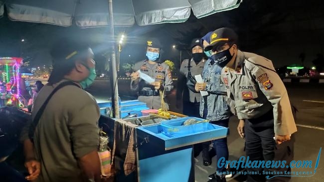 Cegah Covid-19 Polres Lobar Lakukan Razia dan Sosialisasi Pemberlakuan Jam Malam di Lombok Barat