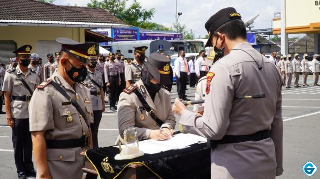 Kapolres Semarang Pimpin Sertijab 4 Kapolsek dan Kasat Binmas