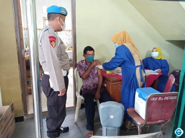 Berikan Rasa Nyaman Polsek Pageruyung Monitoring Pelaksanaan Vaksinasi Di Wilayah Pageruyung