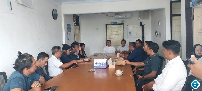 Hearing Ke PDAM Amerta, LUCW Pertanyakan Legalitas dan Dasar Hukum Penjualan Air di Gili Trawangan
