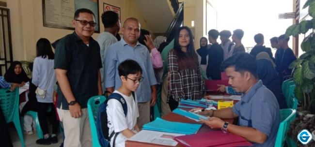 Ketua Komisi I DPRD Natuna Tinjau Daftar Ulang PPDB di SMAN 1 Bunguran Timur