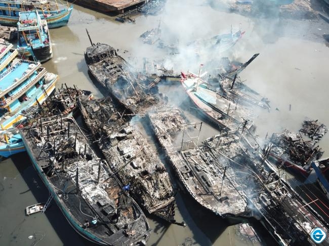 Api Berhasil Dipadamkan, Polisi Selidiki Penyebab Terbakarnya 13 Kapal di Kota Tegal