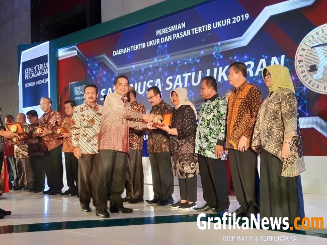 Tutup 2019, Lombok Barat Raih Penghargaan Pasar Tertib Ukur Tingkat Nasional