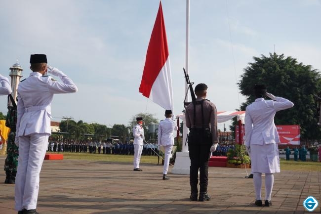 Sambut HUT RI Ke 77 Upacara Bendera Dilaksanakan Di Alun-Alun Batang