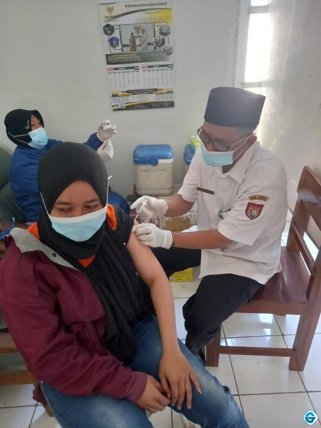 Sebanyak 196 Warga Surokonto Kulon Berantusias Ikut Vaksinasi Gelombang 2 Di Kantor Desa Setempat.