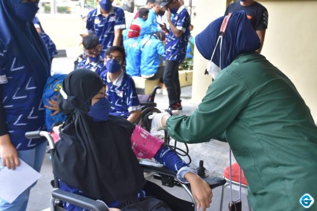 31 Pelatih dan Atlet Difabel Asal Papua Mendapatkan Suntikan Vaksin Covid 19 di Polresta Surakarta.