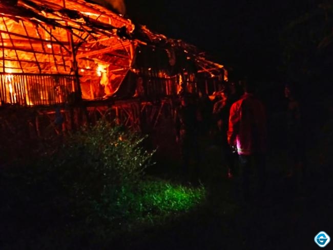 Kandang Ayam Dusun Bendobungkus, Desa Cokro Hangus Terbakar
