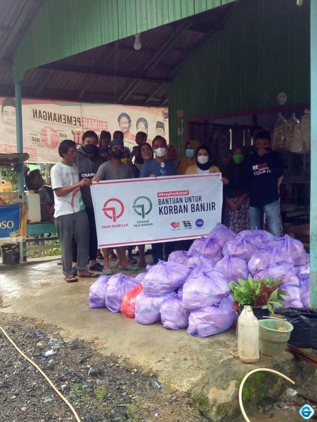 Yayasan H Maming 69 Memberikan Bantuan Sembako di 4 Kecamatan Terdampak Banjir