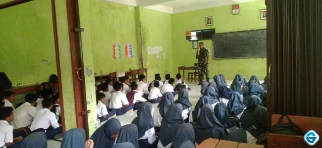 Satgas  TMMD Berikan Wawasan Kebanagsaan Untuk siswa SMP NU Kaligading