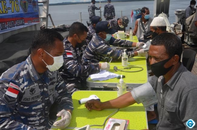 TNI AL Kolaborasi Dengan KRI Rigel Adakan Baksos dan Vaksin Masyarakat Maritim