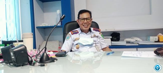 Foto  Plt Kepala Dinas Perhubungan (Dishub) Tanbu, Achmad Marlan, S.Sos saat diruang Kerjanya