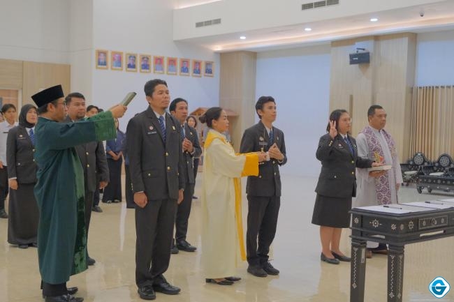 Kakanwil Kemenkum NTB Lantik Enam Pejabat Fungsional, Dorong Kontribusi Nyata bagi Organisasi