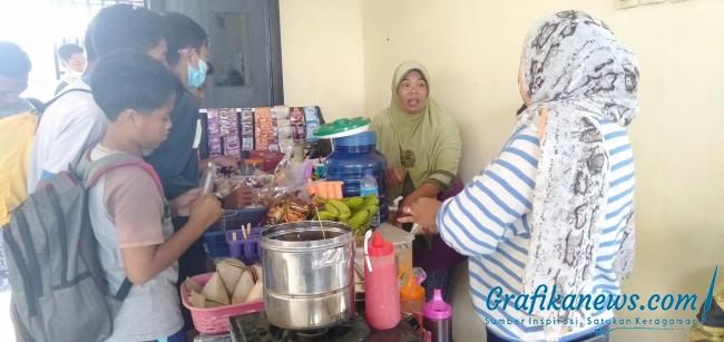 Pandemi Sekalipun Tak Lunturkan Semangat Pedagang Kaki Lima