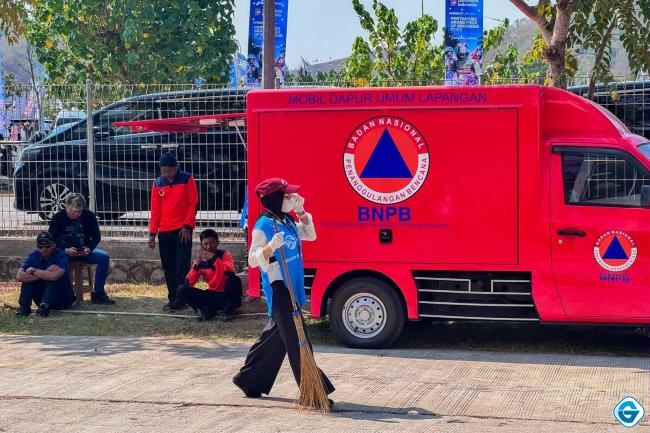 Garda Kebersihan MotoGP Mandalika: Cerita Volunteer Lokal Menjaga Kebersihan Area